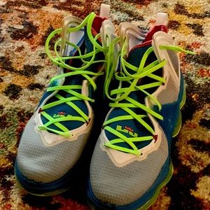 Nike Lebrun 19s tropical Dutch and Christmas edition